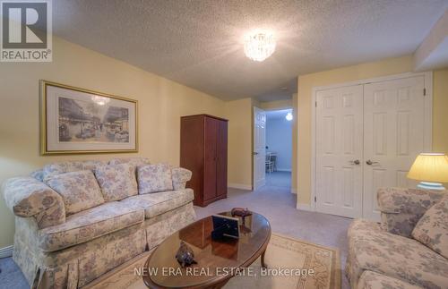 1246 Nathaniel Cres, Burlington, ON - Indoor Photo Showing Living Room