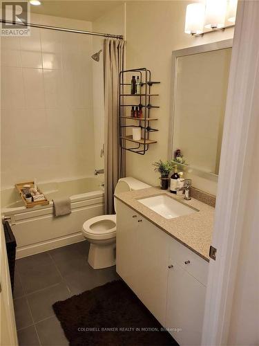 812 - 5033 Four Springs Avenue, Mississauga, ON - Indoor Photo Showing Bathroom