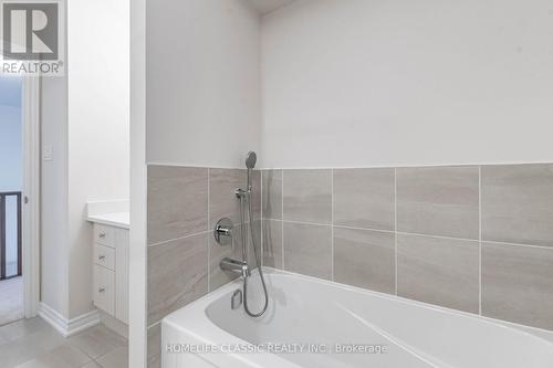 18 Bluestone Crescent, Brampton, ON - Indoor Photo Showing Bathroom