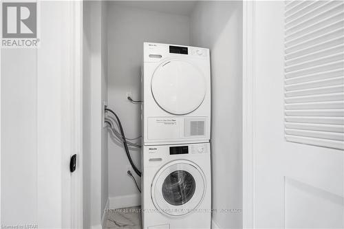 114 - 2082 Lumen Drive, London, ON - Indoor Photo Showing Laundry Room
