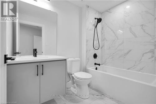 114 - 2082 Lumen Drive, London, ON - Indoor Photo Showing Bathroom