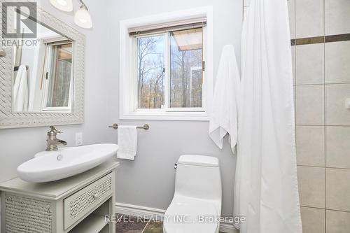 152 Merritt Road, Pelham, ON - Indoor Photo Showing Bathroom