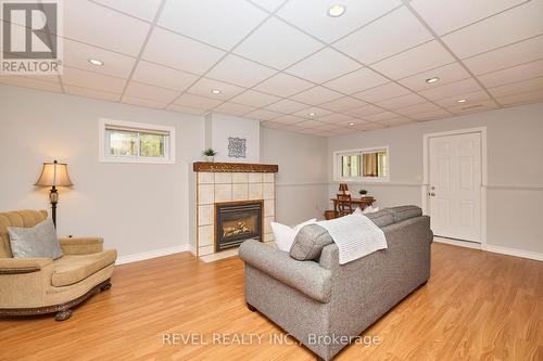 152 Merritt Road, Pelham, ON - Indoor Photo Showing Living Room With Fireplace