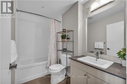 515 - 1 Victoria Street S, Kitchener, ON - Indoor Photo Showing Bathroom