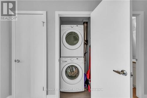 515 - 1 Victoria Street S, Kitchener, ON - Indoor Photo Showing Laundry Room