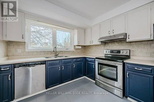 4026 Flemish Dr, Burlington, ON - Indoor Photo Showing Kitchen With Double Sink