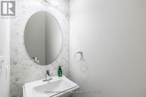 15 Ingleside Road, Brampton, ON - Indoor Photo Showing Bathroom