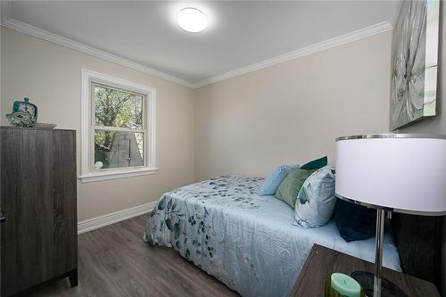 283 East 12Th Street, Hamilton, ON - Indoor Photo Showing Bedroom