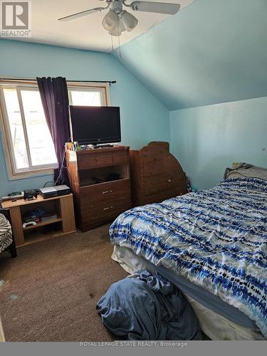 29 Robins Avenue, Hamilton, ON - Indoor Photo Showing Bedroom