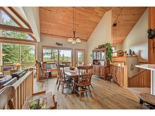 4850 Holland Creek Ridge Road, Windermere, BC - Indoor Photo Showing Dining Room