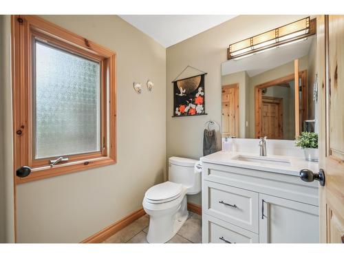 4850 Holland Creek Ridge Road, Windermere, BC - Indoor Photo Showing Bathroom
