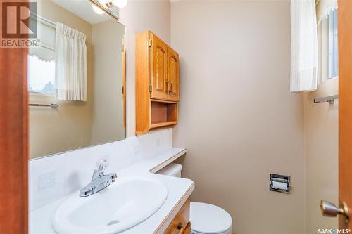 1611 Arlington Avenue, Saskatoon, SK - Indoor Photo Showing Bathroom
