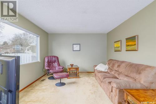 1611 Arlington Avenue, Saskatoon, SK - Indoor Photo Showing Living Room