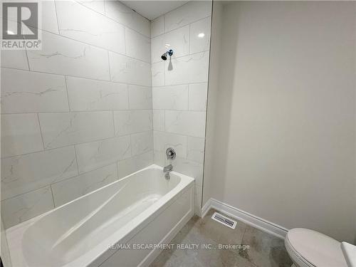 4 Harmony Way, Thorold, ON - Indoor Photo Showing Bathroom