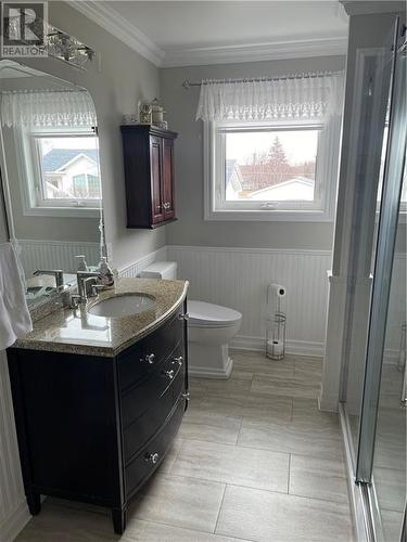 65 Des Champs Street, Lamèque, NB - Indoor Photo Showing Bathroom