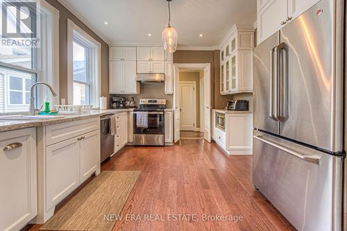 7 Richmond Avenue, Kitchener, ON - Indoor Photo Showing Kitchen With Upgraded Kitchen