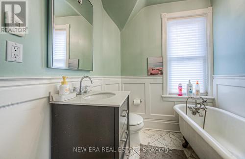7 Richmond Avenue, Kitchener, ON - Indoor Photo Showing Bathroom