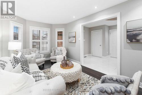 31 Topbank Drive, Toronto, ON - Indoor Photo Showing Living Room