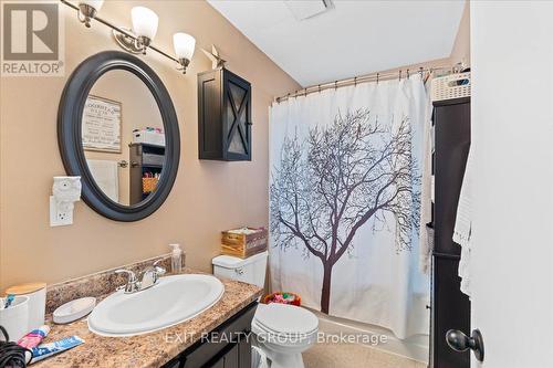 23-25 Duncan Street, Quinte West, ON - Indoor Photo Showing Bathroom