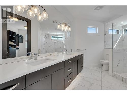 3649 Mckinley Beach Drive, Kelowna, BC - Indoor Photo Showing Bathroom