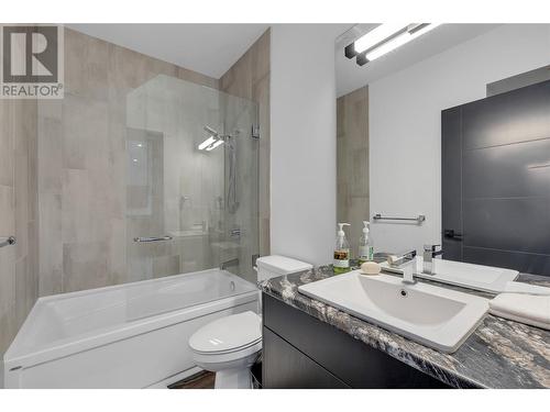 3649 Mckinley Beach Drive, Kelowna, BC - Indoor Photo Showing Bathroom