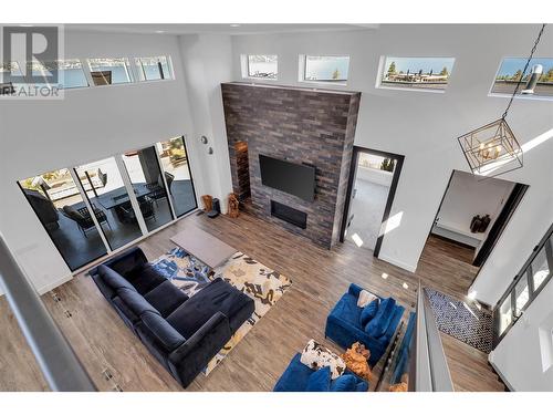 3649 Mckinley Beach Drive, Kelowna, BC - Indoor Photo Showing Living Room With Fireplace