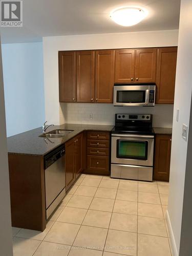 440 - 281 Woodbridge Avenue W, Vaughan, ON - Indoor Photo Showing Kitchen With Double Sink