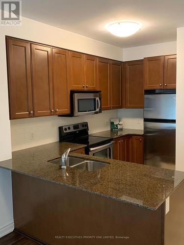 440 - 281 Woodbridge Avenue W, Vaughan, ON - Indoor Photo Showing Kitchen With Double Sink