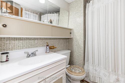 129 Moreau Parkway, Tiny, ON - Indoor Photo Showing Bathroom