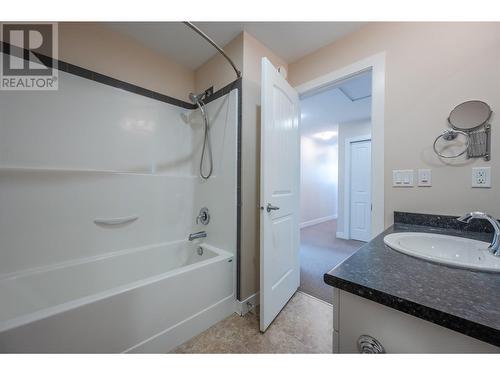 9457 Alder Street, Summerland, BC - Indoor Photo Showing Bathroom