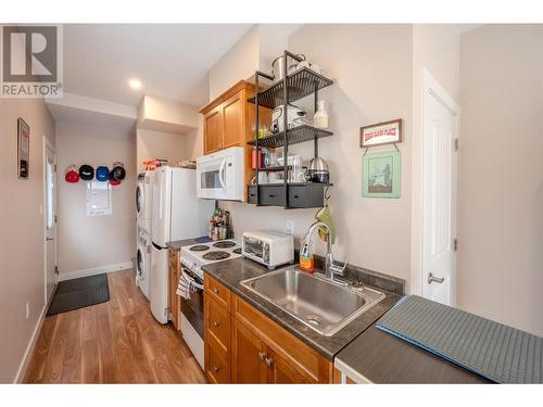 9457 Alder Street, Summerland, BC - Indoor Photo Showing Kitchen