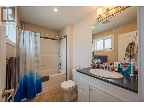 9457 Alder Street, Summerland, BC - Indoor Photo Showing Bathroom