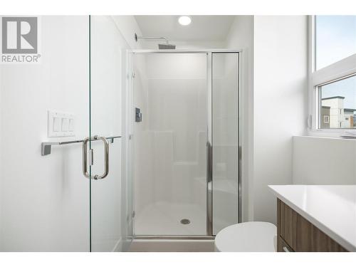 3634 Mission Springs Drive Unit# 602B, Kelowna, BC - Indoor Photo Showing Bathroom