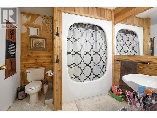 956 Barber Road, Clearwater, BC - Indoor Photo Showing Bathroom