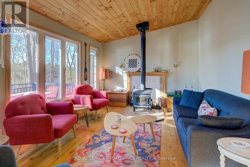 11 Porcupine Island, South Frontenac, ON - Indoor Photo Showing Living Room