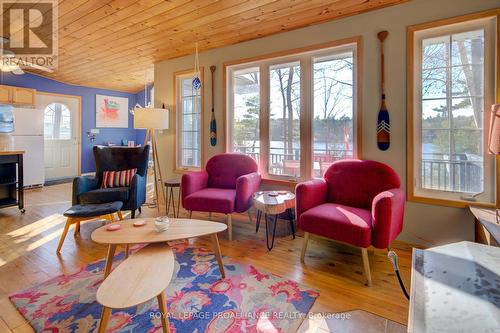 11 Porcupine Island, South Frontenac, ON - Indoor Photo Showing Living Room
