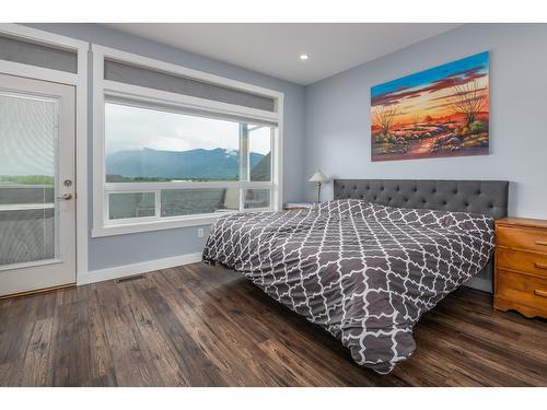 1022 Purcell Crescent, Creston, BC - Indoor Photo Showing Bedroom