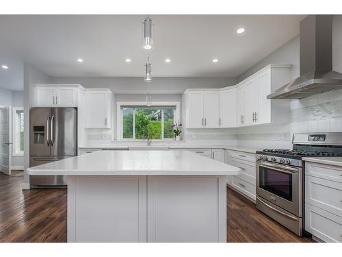 1022 Purcell Crescent, Creston, BC - Indoor Photo Showing Kitchen With Upgraded Kitchen