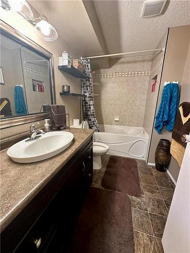 11 Durum Drive, Brandon, MB - Indoor Photo Showing Bathroom