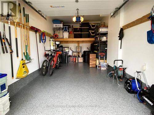 1134 Glen Valley Road, Oakville (West Oak Trails), ON - Indoor Photo Showing Garage