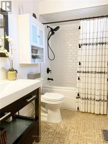 1134 Glen Valley Road, Oakville (West Oak Trails), ON - Indoor Photo Showing Bathroom