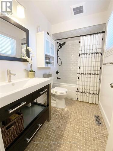 1134 Glen Valley Road, Oakville (West Oak Trails), ON - Indoor Photo Showing Bathroom