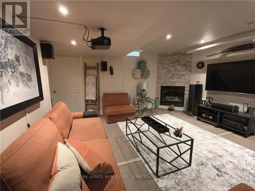 1134 Glen Valley Road, Oakville (West Oak Trails), ON - Indoor Photo Showing Living Room With Fireplace