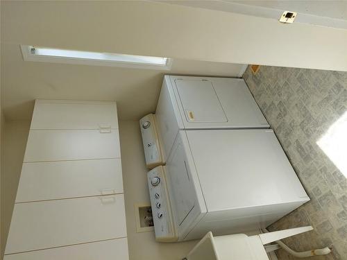 909 Mission Road, Vernon, BC - Indoor Photo Showing Laundry Room
