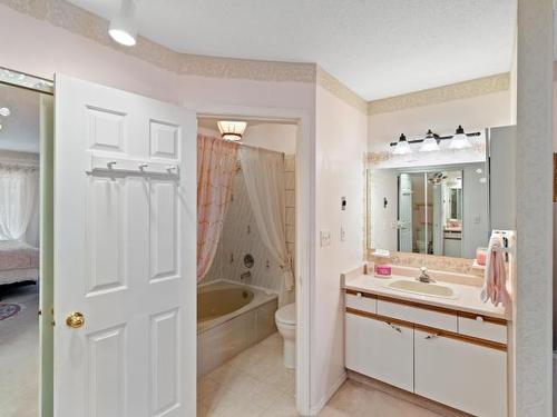 18-1750 Pacific Way, Kamloops, BC - Indoor Photo Showing Bathroom