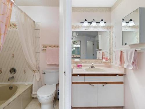 18-1750 Pacific Way, Kamloops, BC - Indoor Photo Showing Bathroom