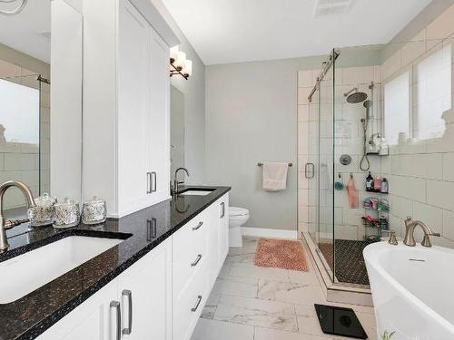 6920 Savona Access Rd, Kamloops, BC - Indoor Photo Showing Bathroom