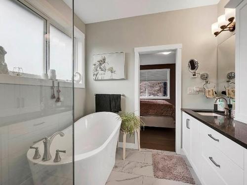 6920 Savona Access Rd, Kamloops, BC - Indoor Photo Showing Bathroom