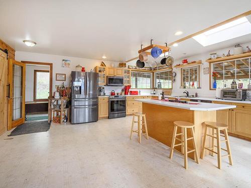 956 Barber Rd, Clearwater, BC - Indoor Photo Showing Kitchen