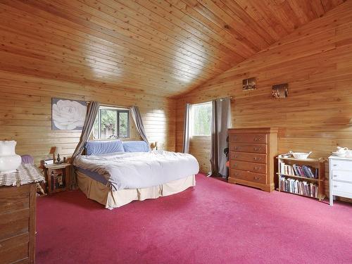 956 Barber Rd, Clearwater, BC - Indoor Photo Showing Bedroom